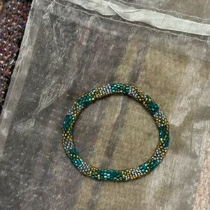 🔥HOT DEAL🔥Elegant Beaded Bracelet - Green and Gold from Nepal